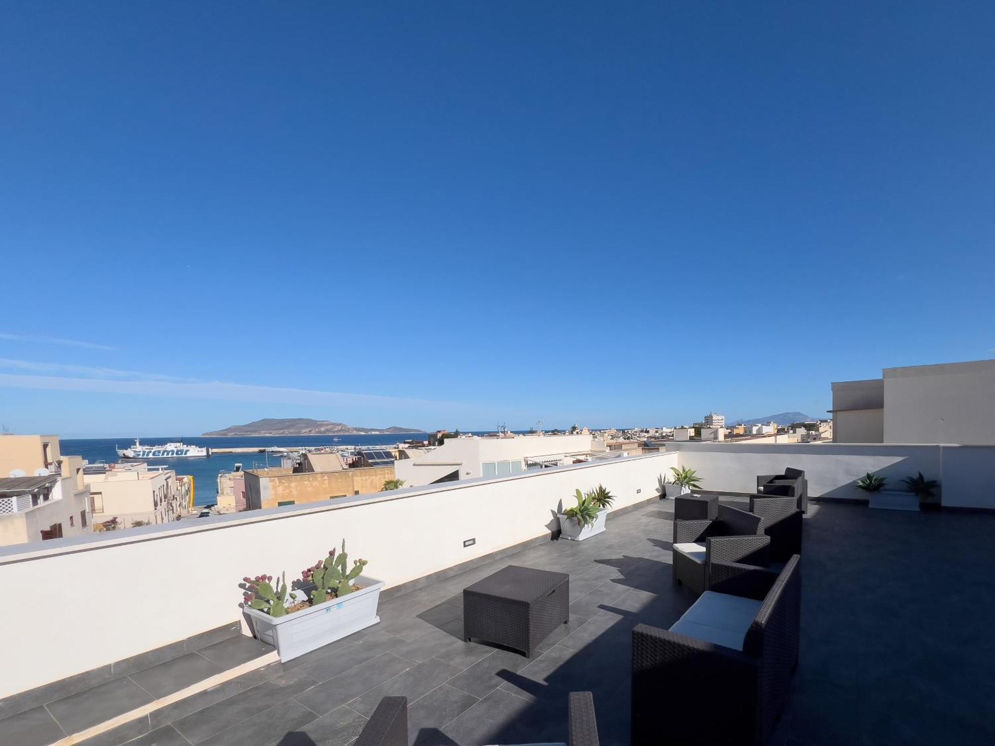 Ponente & Maestro Rooms Favignana Exterior photo