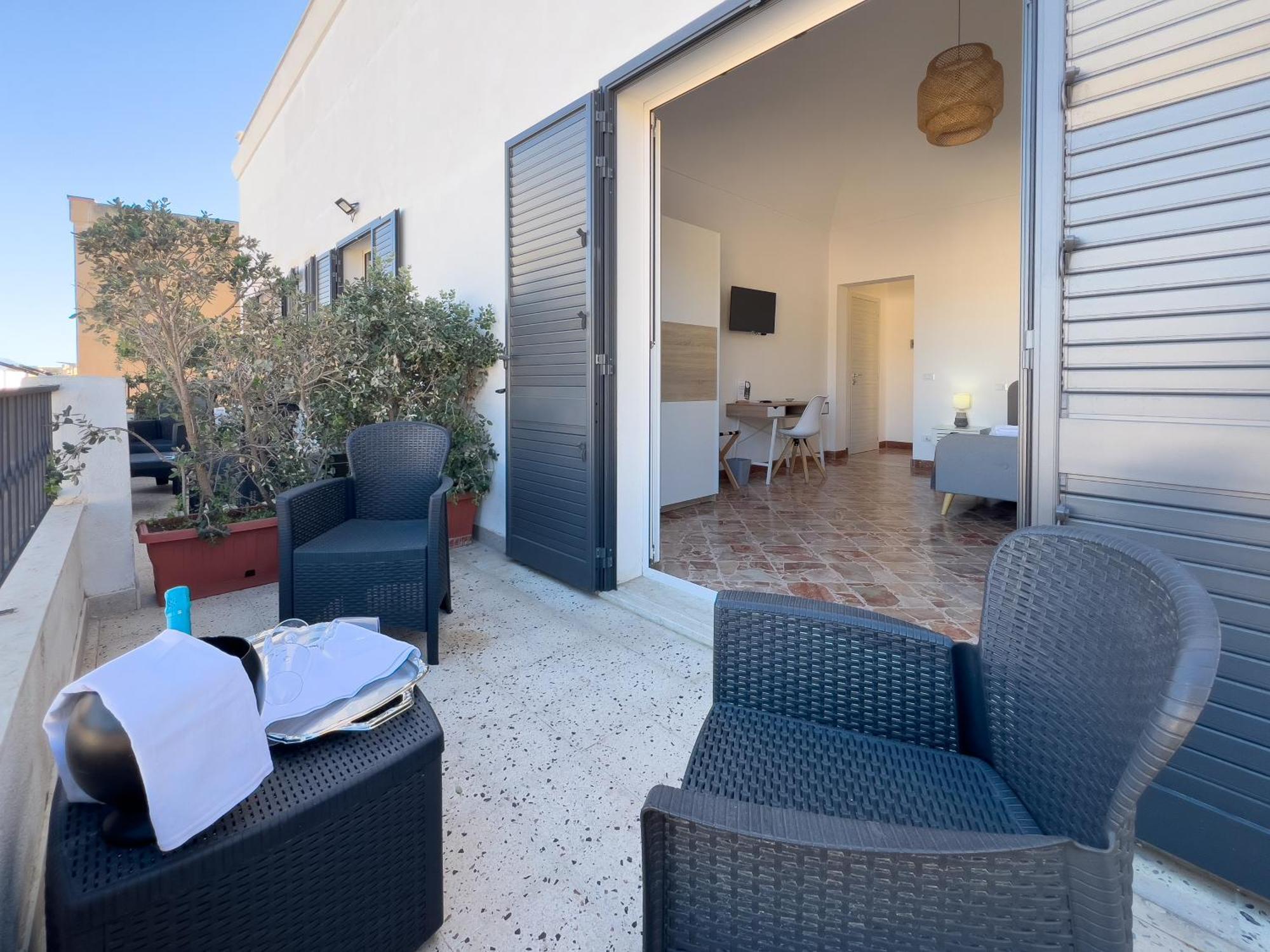 Ponente & Maestro Rooms Favignana Exterior photo